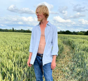 20χρονος Άγγλος περπατάει ξυπόλητος εδώ και ένα χρόνο - O λόγος που το κάνει (φωτό - βίντεο)