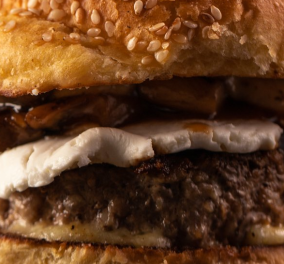Γιάννης Λουκάκος: Burger με μανιτάρια - Ζουμερό και απολαυστικό! 