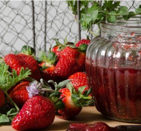 Στέλιος Παρλιάρος: Γευστική μαρμελάδα φράουλα με μέλι, καστανή ζάχαρη και μυρωδικά