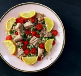 Δημήτρης Σκαρμούτσος: Κινόα με αρακά και τόνο - μία σαλάτα που μπορείτε να απολαύσετε και ως κυρίως γεύμα