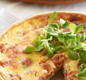 Στέλιος Παρλιάρος: Κις λορέν με ποικιλία τυριών και ντοματίνια - η συνταγή που θα σας αναδείξει σε μάστερ της κουζίνας
