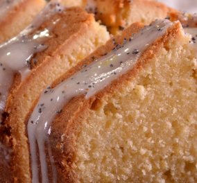 Γιάννης Λουκάκος: Αφράτο και μυρωδάτο pound cake με άρωμα λεμόνι