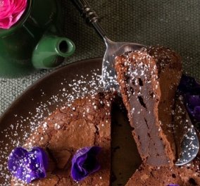Στέλιος Παρλιάρος: Συνταγή για σοκολατόπιτα - μία εύκολη και πεντανόστιμη πρόταση 