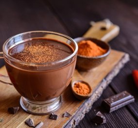 Δημήτρης Σκαρμούτσος: Πικάντικο ρόφημα σοκολάτας για τα πρώτα κρύα 
