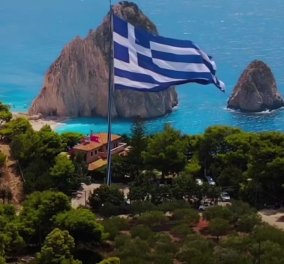 Δείτε τη μεγαλύτερη σημαία της Ελλάδας - Ζυγίζει 80 κιλά και έχει συνολικό εμβαδόν 667,89 τετραγωνικά μέτρα 