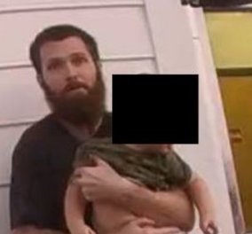 Βίντεο με τις δραματικές σκηνές πατέρα που κρατά το μωρό του ως ασπίδα ενώ τον χτυπούν οι αστυνομικοί με taser