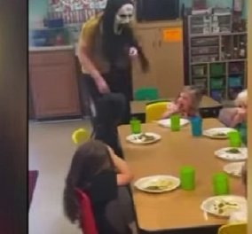Σάλος σε παιδικό σταθμό: Εργαζόμενες κατατρόμαξαν τα παιδάκια με μάσκες «Scream» - Τους ούρλιαζαν & αυτά έκλαιγαν (βίντεο)
