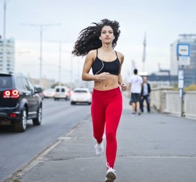 10 συμβουλές για να ξεκινήσετε να τρέχετε νωρίς το πρωί - από τις συνήθειες του ύπνου, στα ρούχα και το ξυπνητήρι 