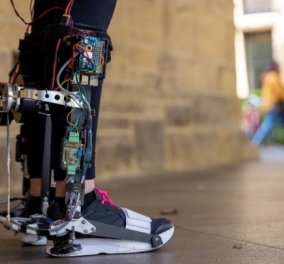 Ρομποτική "μπότα" βοηθά τους ανθρώπους με κινητικές δυσκολίες να περπατήσουν πιο γρήγορα-το «θαύμα» της επιστήμης 