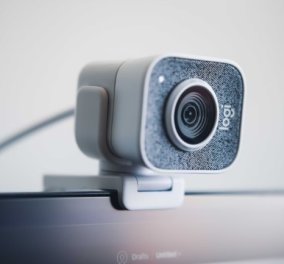 Ολλανδία: Αρνήθηκε να ανοίξει την κάμερα του PC του και τον απέλυσαν – Τώρα θα τον αποζημιώσουν με 75.000 ευρώ