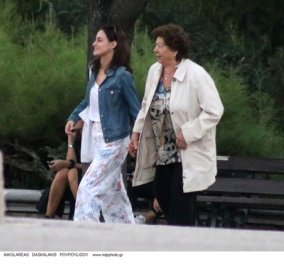 Η Μαρία Βοσκοπούλου βόλτα με την αγαπημένη της γιαγιά στο Ζάππειο - Χαμόγελα και selfies (φωτό)