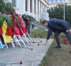 Πολυτεχνείο: Ο Αλέξης Τσίπρας κατέθεσε στεφάνι - Ο Νίκος Ανδρουλάκης άφησε ένα κόκκινο γαρύφαλλο