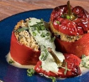 Γιάννης Λουκάκος: Πιπεριές γεμιστές με quinoa και σταφίδες - ένα νόστιμο, υγιεινό vegan γεύμα (βίντεο)