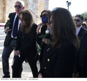 Αντώνης Σκυλλάκος: Σε κλίμα έντονης συγκίνησης το τελευταίο «αντίο» στον δημοσιογράφο - Ποιοι πήγαν στην κηδεία (φωτό)