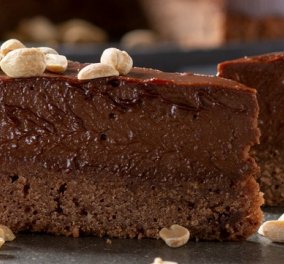 Στέλιος Παρλιάρος: Τούρτα σοκολάτα με ταχίνι - θα γίνει ένα από τα αγαπημένα σας γλυκά!