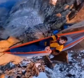 Πυρηναία όρη: Ορειβάτης έστησε αιώρα στα... 3.000 μέτρα - Αυτό θα πει χαλάρωση! (βίντεο)