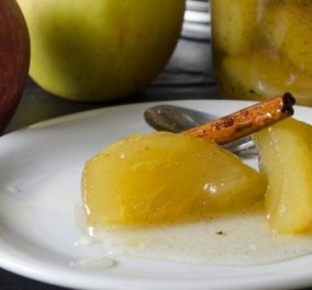 Στέλιος Παρλιάρος: Γλυκό του κουταλιού μήλο φιρίκι - το τέλειο κέρασμα για τους καλεσμένους σας