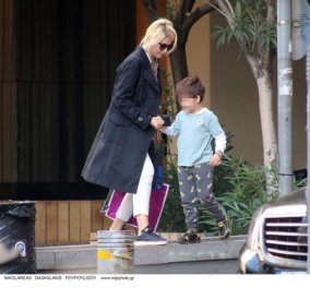 Σία Κοσιώνη: Christmas shopping με τον 5χρονο γιο της Δήμο, στο κέντρο της Αθήνας - Οι φωτογραφίες από την βόλτα τους 
