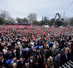 Ιμάμογλου: «Δεν φοβόμαστε» τον Ερντογάν – Χιλιάδες διαδηλωτές και τα 6 κόμματα της αντιπολίτευσης στο πλευρό του (φωτό & βίντεο)