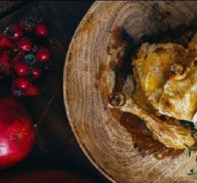 Γιάννης Λουκάκος: Κοτόπουλο στο φούρνο με χριστουγεννιάτικη γέμιση - το πιο νόστιμο, γιορτινό γεύμα (βίντεο)