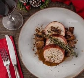 Γιάννης Λουκάκος: Γαλοπούλα τυλιχτή με μπέικον και σάλτσα με μανιτάρια - ότι πρέπει για το χριστουγεννιάτικο τραπέζι (βίντεο)