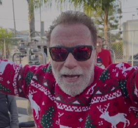 Ο Σβαρτσενέγκερ για πάντα παιδί! Έβαλε το χριστουγεννιάτικο πουλοβεράκι του και κάνει γυμναστική (βίντεο)