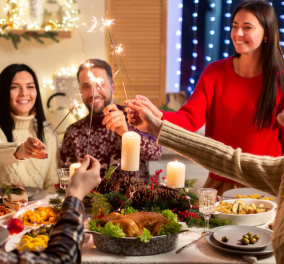 Πως να φάτε σωστά στο πρωτοχρονιάτικο τραπέζι - 5 μυστικά για να μην ξεφύγετε
