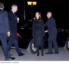 Κηδεία Κωνσταντίνου: Φωτό από την άφιξη του βασιλιά Φελίπε της Ισπανίας και της Λετίσια - Με μαύρο παλτό και suede μπότες η βασίλισσα