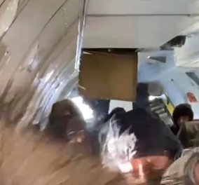 Βίντεο που κόβει την ανάσα: Άνοιξε η πόρτα του αεροπλάνου εν ώρα πτήσης – Επικράτησε πανικός, δείτε τις εικόνες