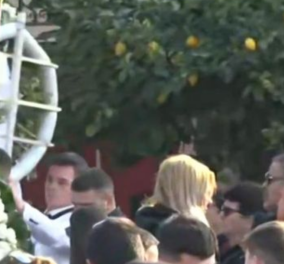 Θρήνος στην κηδεία του 16χρονου Βασίλη Τόπαλου - Με λευκά λουλούδια στα χέρια το τελευταίο ''αντίο'' (βίντεο)