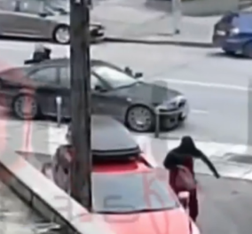 Βίντεο της ημέρας: Της έκλεψε την τσάντα με 14.000 ευρώ – Η γυναίκα μόλις είχε βγει από την τράπεζα, δείτε τι έγινε