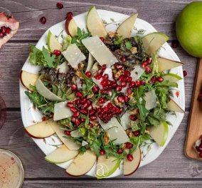 Αργυρώ Μπαρμπαρίγου: Σαλάτα ρόκα με ρόδι - μια εξαιρετική πρόταση για το καθημερινό σας τραπέζι