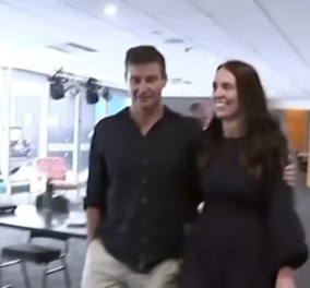 Με κλάματα παραιτήθηκε η Πρωθυπουργός της Νέας Ζηλανδίας Τζασίντα -Χεράκι με τον ωραίο σύντροφό της & αποχωρεί (βίντεο)