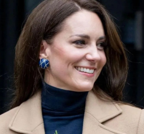 Kate Middleton: Με εκπληκτικό μπλε σύνολό & κλασικό καμηλό παλτό - Το must have item της ντουλάπας μας (φωτό) 