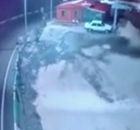 Τρομακτικό βίντεο από την ώρα του σεισμού στην Τουρκία: Κάμερα ασφαλείας δείχνει το έδαφος να αναπηδά - Απίστευτο