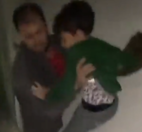 Βίντεο που κόβουν την ανάσα! Η στιγμή που διασώζονται δύο μικρά παιδιά μετά τον σεισμό στην Τουρκία - Σκληρές εικόνες! 