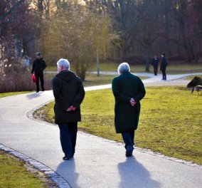 Συνταξιούχοι: Ποιοι θα πάρουν έκτακτη ενίσχυση έως 300 ευρώ - Πότε θα καταβληθεί, δείτε τους δικαιούχους