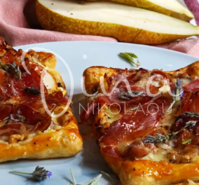 Ντίνα Νικολάου: Ανοιχτές πίτες με αχλάδι, coppa και μοτσαρέλα - γίνονται απίστευτα γρήγορα και είναι πεντανοστιμες