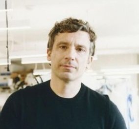 Julien Dossena: Ποιος είναι ο Γάλλος που θα σχεδιάσει την επόμενη συλλογή του Jean Paul Gaultier (φωτό)