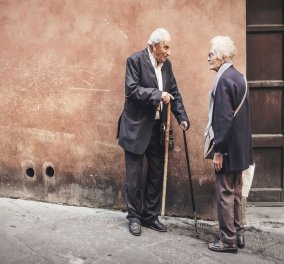 Συνταξιούχοι: Έως 300 ευρώ έκτακτη οικονομική ενίσχυση - Ποιοι είναι οι δικαιούχοι, πότε θα καταβληθεί