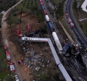 Εθνική τραγωδία στα Τέμπη: Η υπερταχεία πήγαινε με 160χλ – Η φωτιά από τη σύγκρουση έκαιγε μιάμιση ώρα (φωτό)