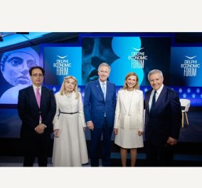 Δελφοί - Μαριάννα Βαρδινογιάννη - Μελίνα Τραυλού: Με ολόλευκα robe manteaux οι δύο δυναμικές κυρίες - Στην πρεμιέρα του φόρουμ η Πρόεδρος του ''Ελπίδα'' & η Πρόεδρος των Ελλήνων εφοπλιστών