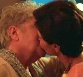 Τάνια Τσανακλίδου – Ταμίλα Κουλίεβα: Viral το gay φιλί τους - Η σκηνή που κάνει το γύρο του διαδικτύου (βίντεο)