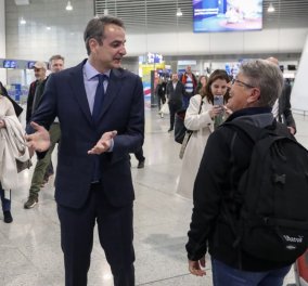 Ανάμεσα στους ταξιδιώτες του "Ελ.Βενιζέλος" ο Κυριάκος Μητσοτάκης: Μίλησε με τουρίστες που έκπληκτοι τον είδαν μπροστά τους - Δείτε φωτό