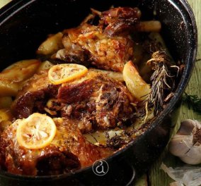 Αργυρώ Μπαρμπαρίγου: Λεμονάτο κατσικάκι με μελωμένες πατάτες φούρνου - Το πιο κλασικό ελληνικό, κυριακάτικο φαγητό (βίντεο)