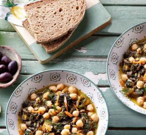 Αργυρώ Μπαρμπαρίγου: Ρεβύθια φρικασέ με σπανάκι - Vegan συνταγή, εύκολη και πολύ υγιεινή