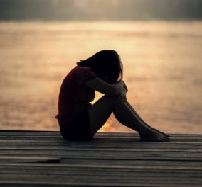 Τα 7 φυσικά σημάδια της ακραίας θλίψης - Μήπως νιώθετε συνέχεια κουρασμένοι;