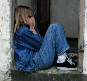 Θηλυκή συμμορία: Άγριος ξυλοδαρμός 14χρονης, στη Θεσσαλονίκη - «Η κόρη μου φοβάται να βγει από το σπίτι» (βίντεο)