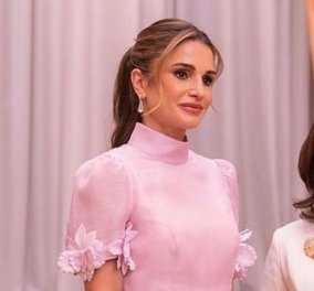 Βασίλισσα Ράνια της Ιορδανίας: Το ροζ φουστάνι - Επιτομή της κομψότητας - Τα απλικαρισμένα λουλούδια, η εκπληκτική λεπτομέρεια (φωτό)
