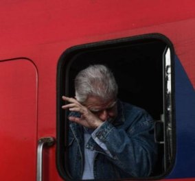 Τα κλάματα έβαλε ο πρόεδρος του ΟΣΕ στο πρώτο δρομολόγιο του Intercity - Συγκινήθηκε υπό το βάρος της τραγωδίας των Τεμπών (φωτό - βίντεο)